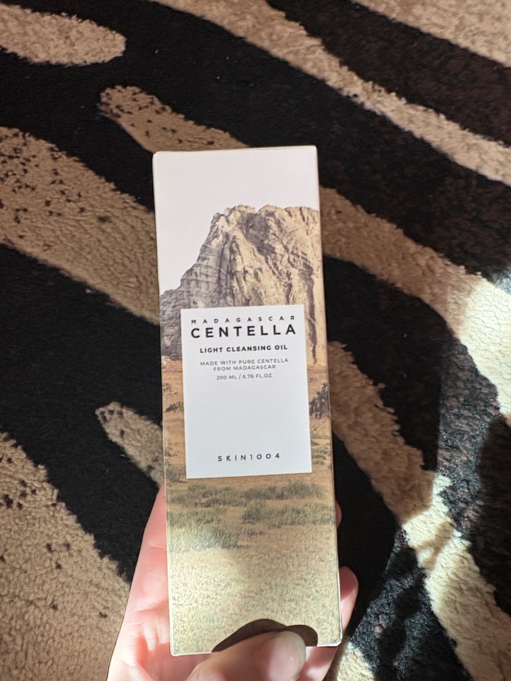 Skin1004 Madagascar Centella Light Cleansing Oil - Cream/Gold